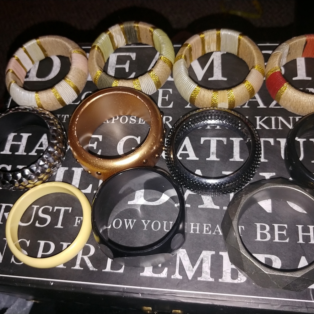 BRACELET LOT 11 FOR $17